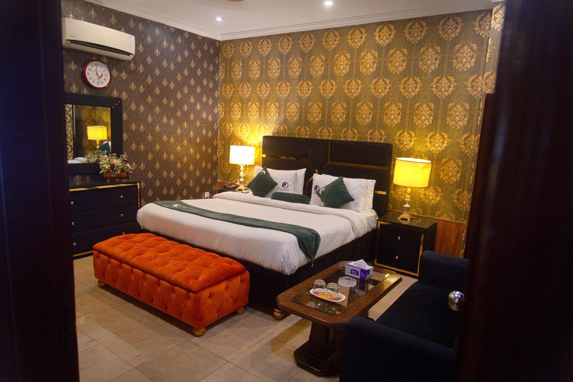 Premier Inn Johar Town Lahore Exterior photo