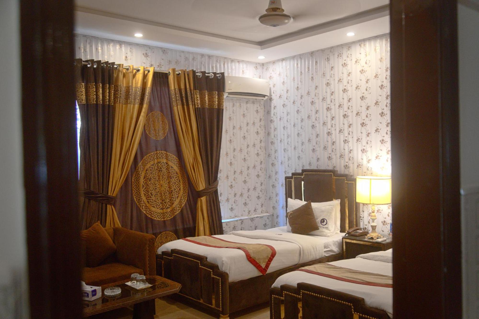Premier Inn Johar Town Lahore Exterior photo